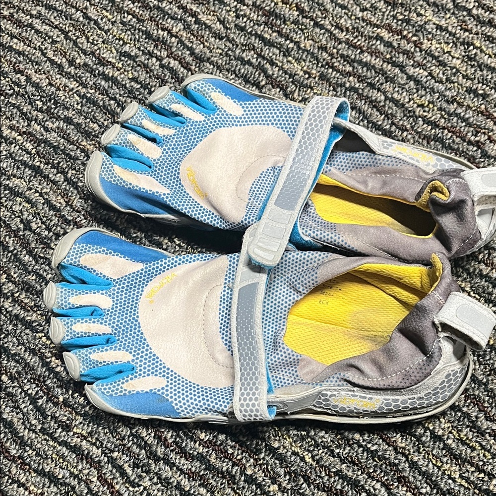 Vibram Five Fingers Toe Shoes size 7.5 Barefoot